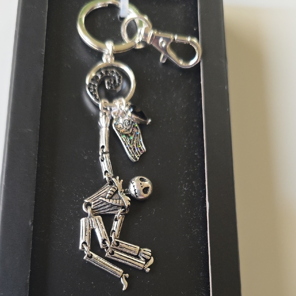Silver Skeleton Keychain - Picture 2 of 6